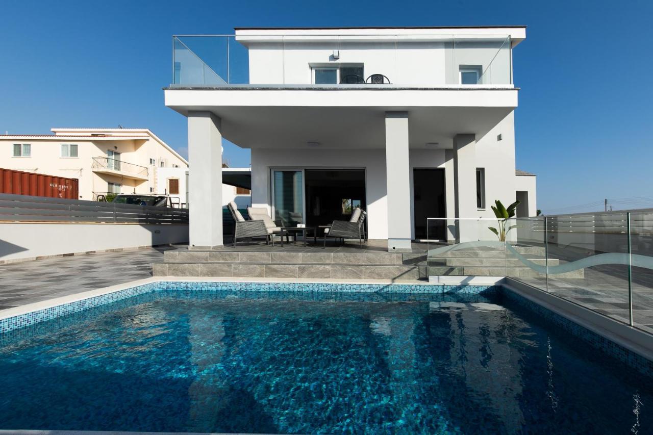 New Luxury 5eagles 5mins From Airport Villa Paphos